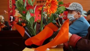 花香暖人心，大爱伴夕阳——亿生公益·情暖养老院